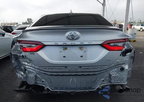 2021 Toyota Camry Se z USA, uszkodzony, nr VIN 4T1G11AK6MU608827